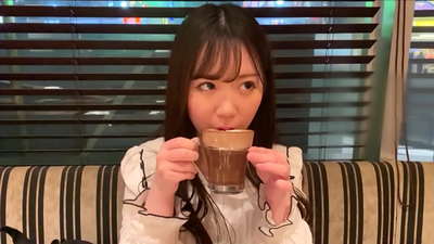 Вай дӯсте аст, ки ба як маҳфили донишгоҳ тааллуқ дошт. Ва ӯ духтари ҷолибтарин дар клуб аст. Ин фазои ҷолиби ҷопонӣ аст.